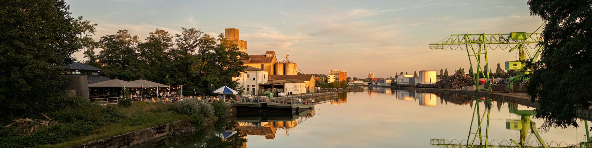 Der Hafen von Osnabrück im Sonnenuntergang.